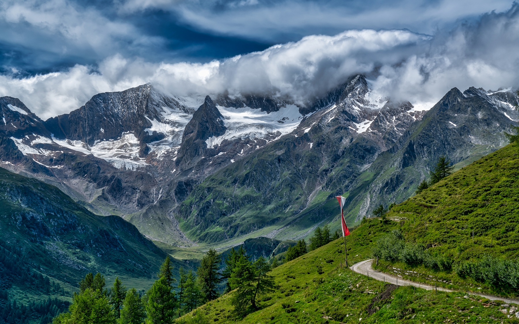 Switzerland_Mountains_Scenery_Alps_Cloud
